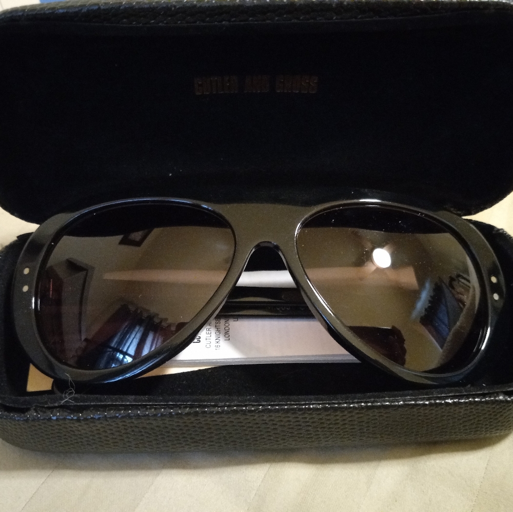 CUTLER AND GROSS of London black unisex sunglasses